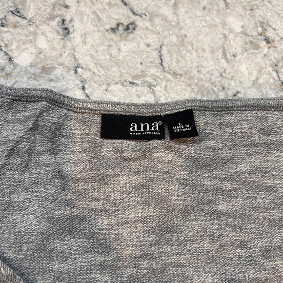 a.n.a. Women’s Heather Grey Basic Tunic Lightweight Closet Staple - Picture 4 of 5